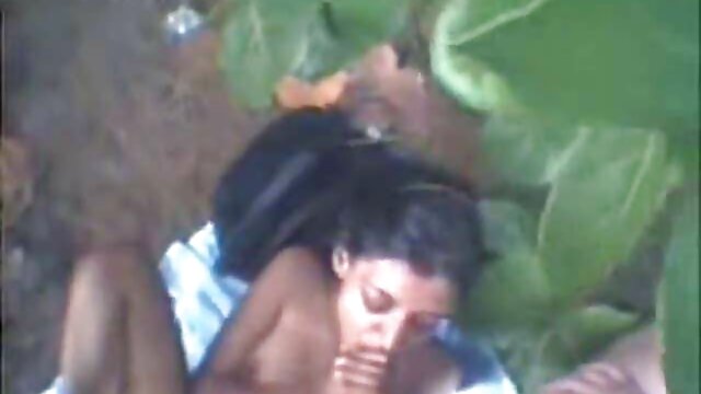 ハハラの禿げた顔に膣に座っているシンプルな女の子。 av ごっくん 動画