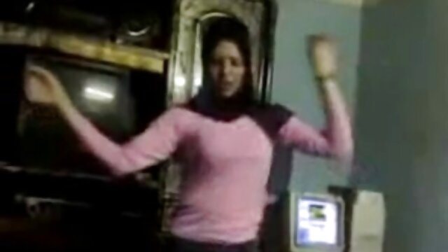 長い脚で、フェリシアは同時に二つの穴で犯された。 fc2 エロ 動画 フェラ