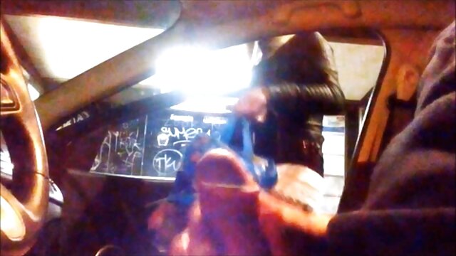 ブルネット記録赤毛性の彼氏とコーチの前のカメラ フェラ の エロ 動画