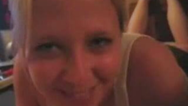 ロシアのプロの女はblowjobを与えます。 顔射 エロ 動画